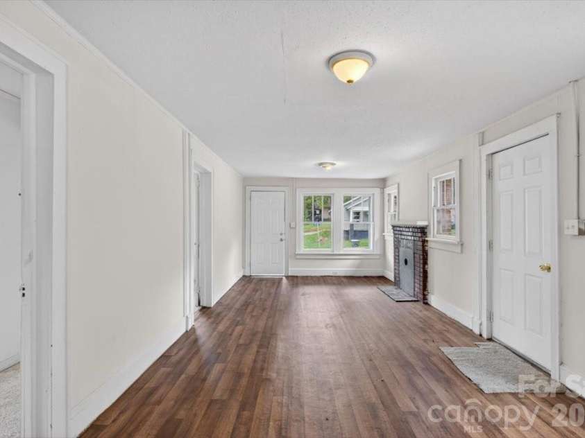 401 Pryor Street, Gastonia, NC 28052.  MLS# CAR4396609, YatesRealty ID 33868. 