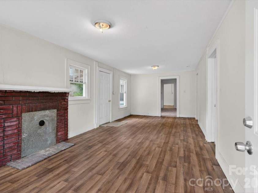 401 Pryor Street, Gastonia, NC 28052.  MLS# CAR4396609, YatesRealty ID 33868. 