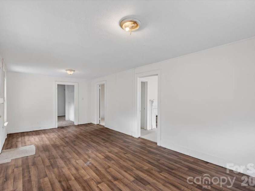 401 Pryor Street, Gastonia, NC 28052.  MLS# CAR4396609, YatesRealty ID 33868. 