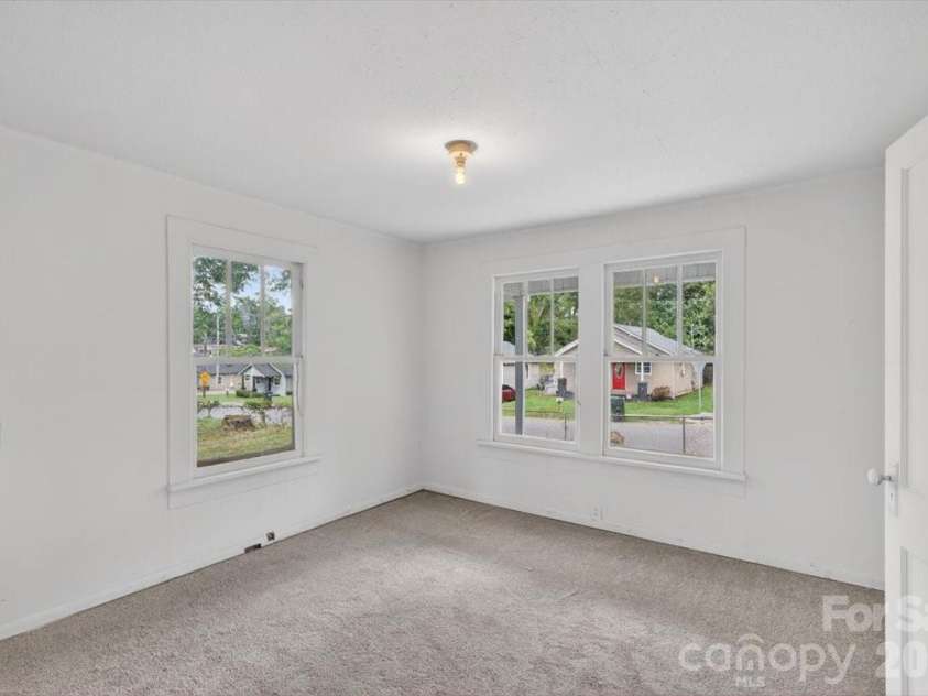 401 Pryor Street, Gastonia, NC 28052.  MLS# CAR4396609, YatesRealty ID 33868. 