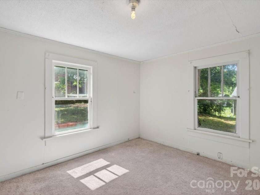 401 Pryor Street, Gastonia, NC 28052.  MLS# CAR4396609, YatesRealty ID 33868. 