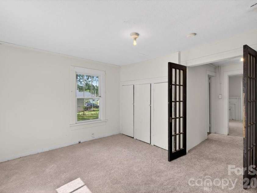 401 Pryor Street, Gastonia, NC 28052.  MLS# CAR4396609, YatesRealty ID 33868. 