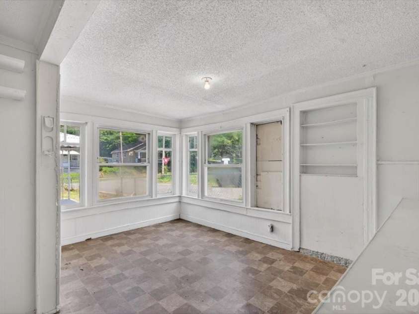 401 Pryor Street, Gastonia, NC 28052.  MLS# CAR4396609, YatesRealty ID 33868. 
