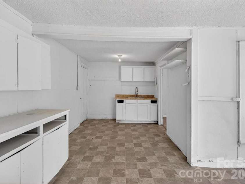 401 Pryor Street, Gastonia, NC 28052.  MLS# CAR4396609, YatesRealty ID 33868. 