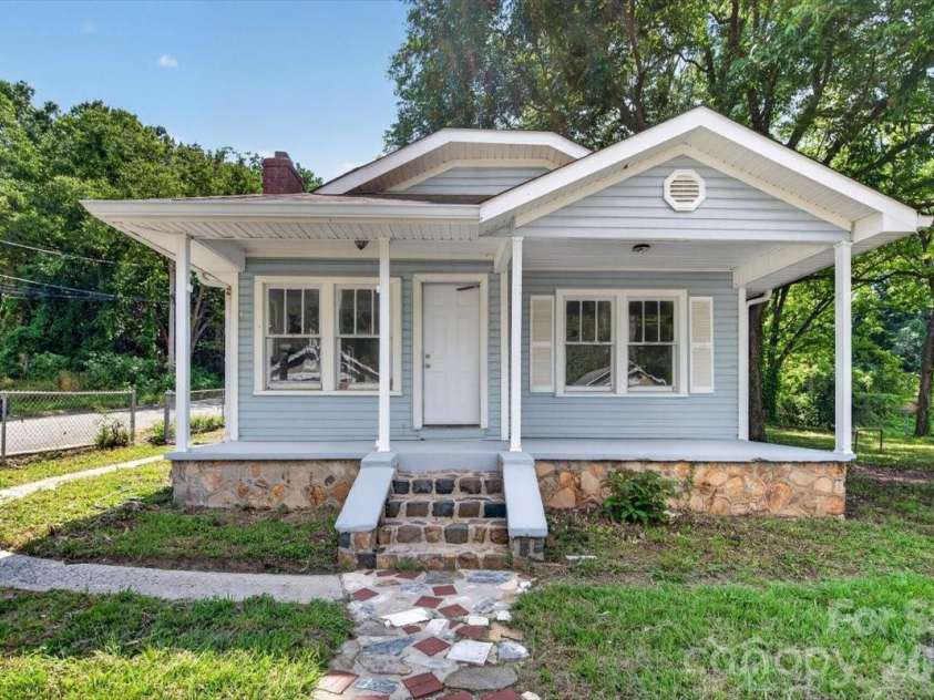 401 Pryor Street, Gastonia, NC 28052.  MLS# CAR4396609, YatesRealty ID 33868. 