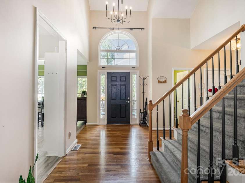 9319 Arbor Creek Drive, Charlotte, NC 28269.  MLS# CAR4287150, YatesRealty ID 33869. Entry/ Hall