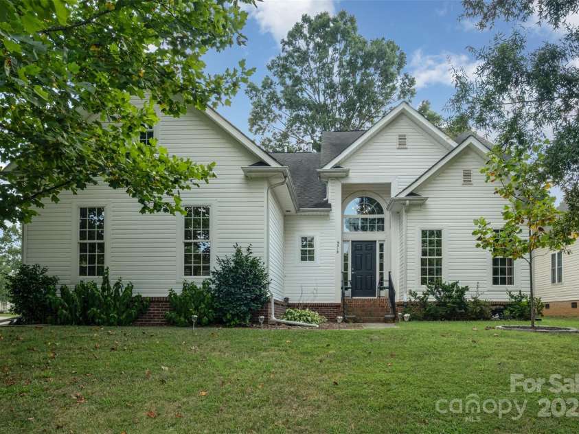 9319 Arbor Creek Drive, Charlotte, NC 28269.  MLS# CAR4287150, YatesRealty ID 33869. Front Door