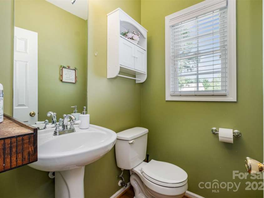 9319 Arbor Creek Drive, Charlotte, NC 28269.  MLS# CAR4287150, YatesRealty ID 33869. Half Bathroom