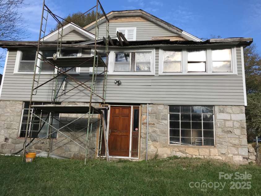 613 5th Street, Spencer, NC 29159.  MLS# CAR4240935, YatesRealty ID 3387. Rear of home - area with scaffold needs repair