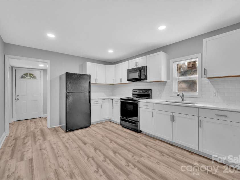 308 Oakhurst Avenue, Gastonia, NC 28052.  MLS# CAR4294352, YatesRealty ID 33871. 