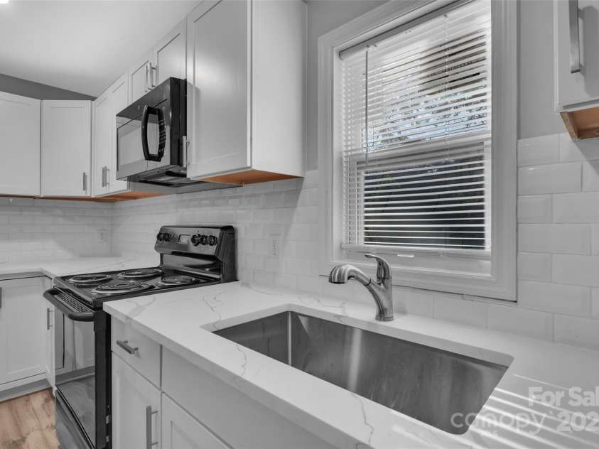 308 Oakhurst Avenue, Gastonia, NC 28052.  MLS# CAR4294352, YatesRealty ID 33871. 
