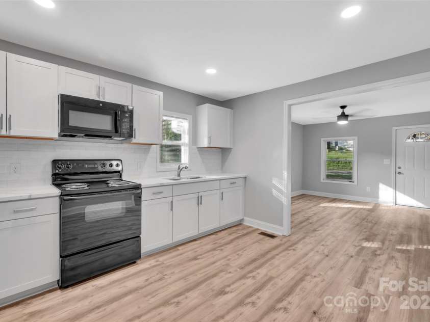 308 Oakhurst Avenue, Gastonia, NC 28052.  MLS# CAR4294352, YatesRealty ID 33871. 