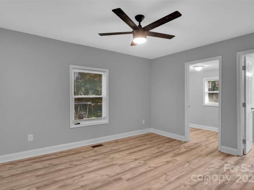 308 Oakhurst Avenue, Gastonia, NC 28052.  MLS# CAR4294352, YatesRealty ID 33871. 