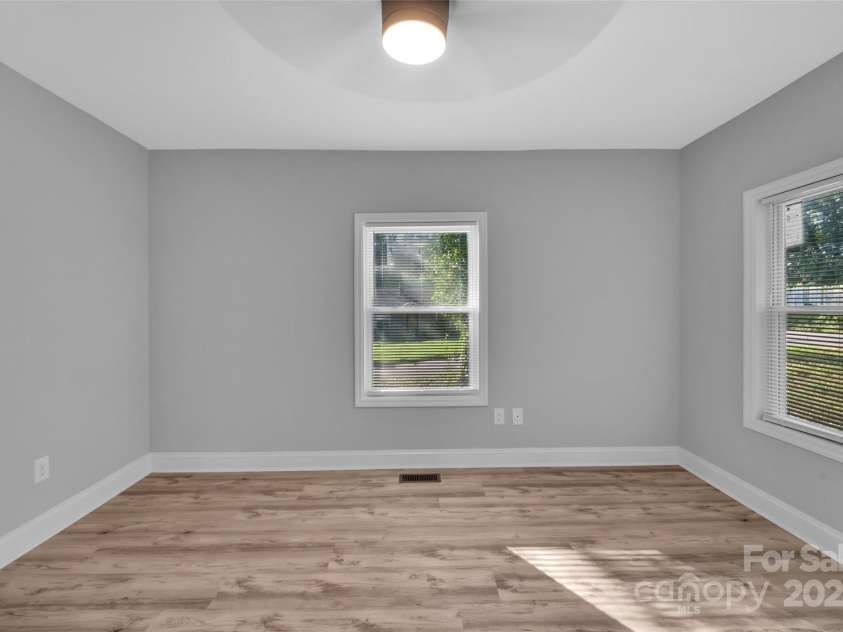 308 Oakhurst Avenue, Gastonia, NC 28052.  MLS# CAR4294352, YatesRealty ID 33871. 