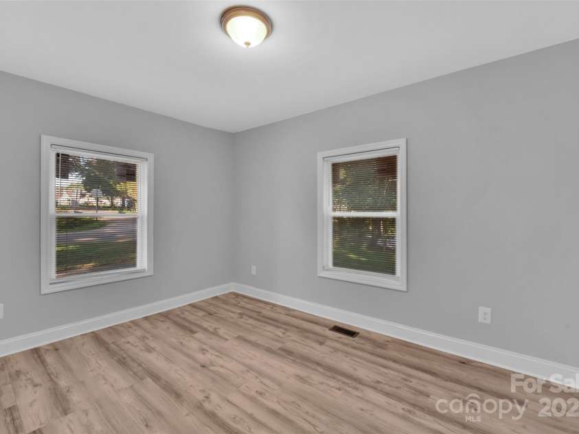 308 Oakhurst Avenue, Gastonia, NC 28052.  MLS# CAR4294352, YatesRealty ID 33871. 