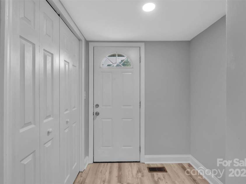 308 Oakhurst Avenue, Gastonia, NC 28052.  MLS# CAR4294352, YatesRealty ID 33871. 