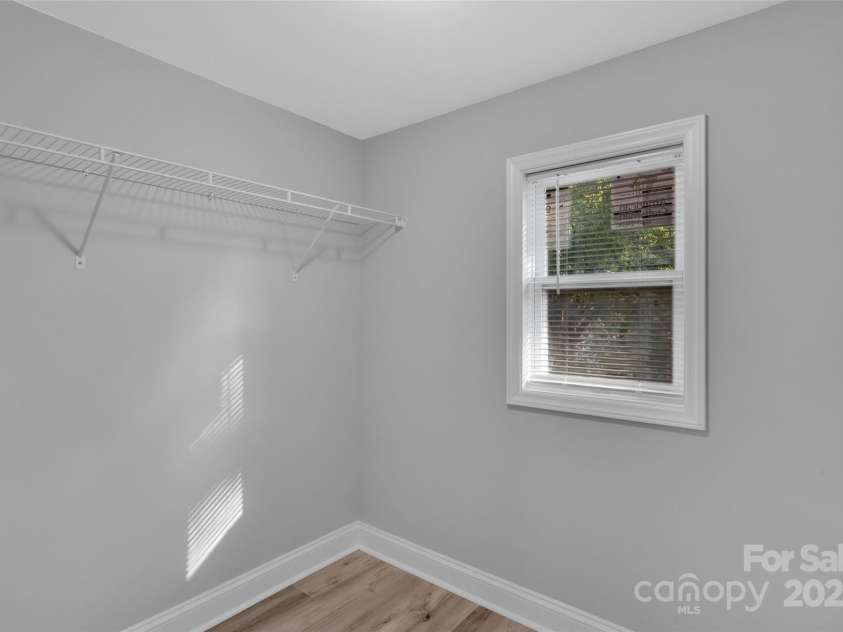 308 Oakhurst Avenue, Gastonia, NC 28052.  MLS# CAR4294352, YatesRealty ID 33871. 