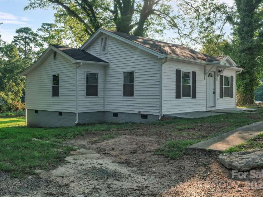 308 Oakhurst Avenue, Gastonia, NC 28052.  MLS# CAR4294352, YatesRealty ID 33871. 