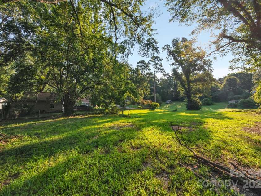 308 Oakhurst Avenue, Gastonia, NC 28052.  MLS# CAR4294352, YatesRealty ID 33871. 