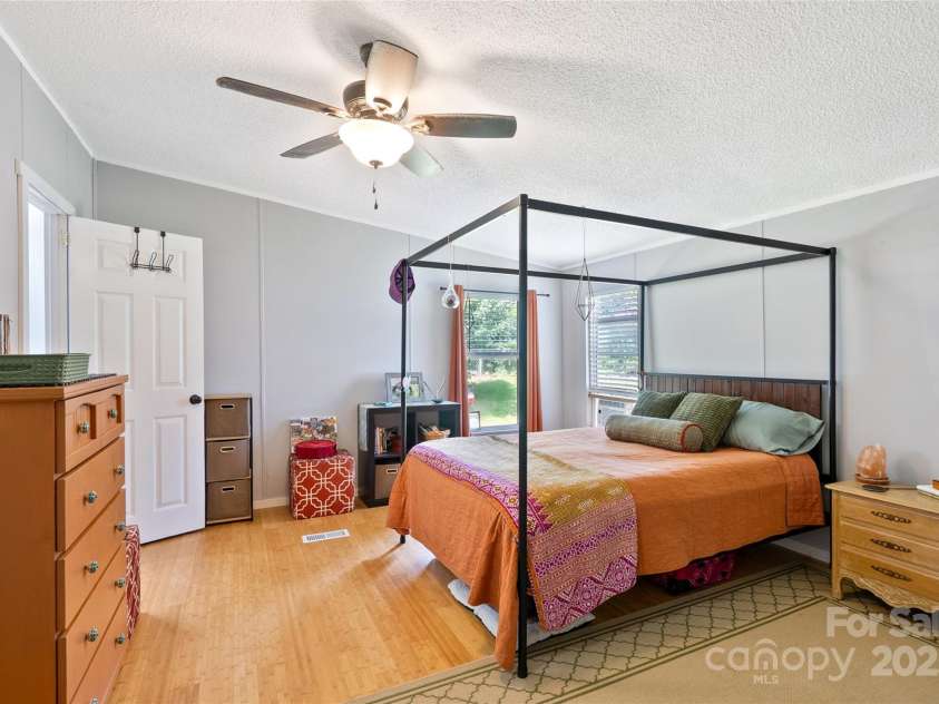 28 Edith Lane, Black Mountain, NC 28711.  MLS# CAR4279107, YatesRealty ID 33872. 