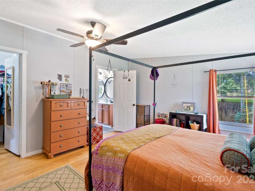 28 Edith Lane, Black Mountain, NC 28711.  MLS# CAR4279107, YatesRealty ID 33872. 