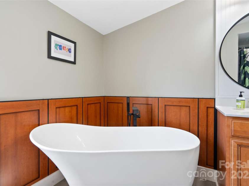 28 Edith Lane, Black Mountain, NC 28711.  MLS# CAR4279107, YatesRealty ID 33872. 