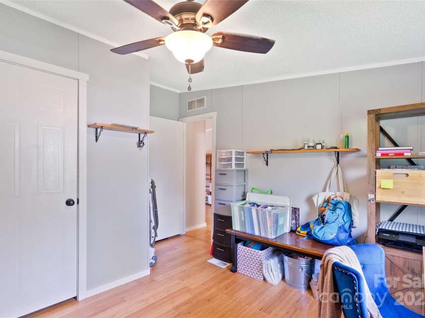 28 Edith Lane, Black Mountain, NC 28711.  MLS# CAR4279107, YatesRealty ID 33872. 