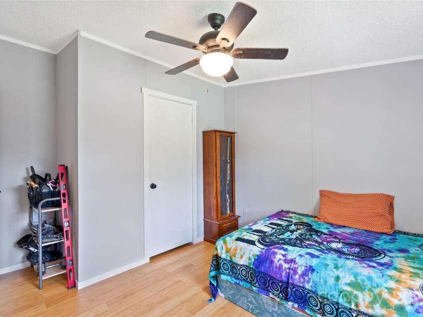 28 Edith Lane, Black Mountain, NC 28711.  MLS# CAR4279107, YatesRealty ID 33872. 