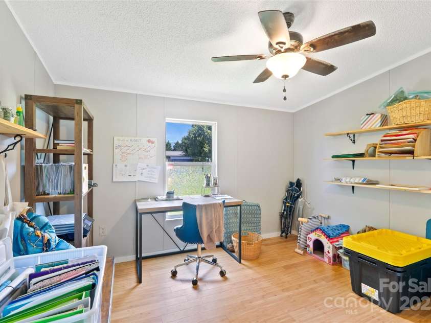 28 Edith Lane, Black Mountain, NC 28711.  MLS# CAR4279107, YatesRealty ID 33872. 