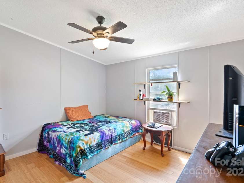 28 Edith Lane, Black Mountain, NC 28711.  MLS# CAR4279107, YatesRealty ID 33872. 