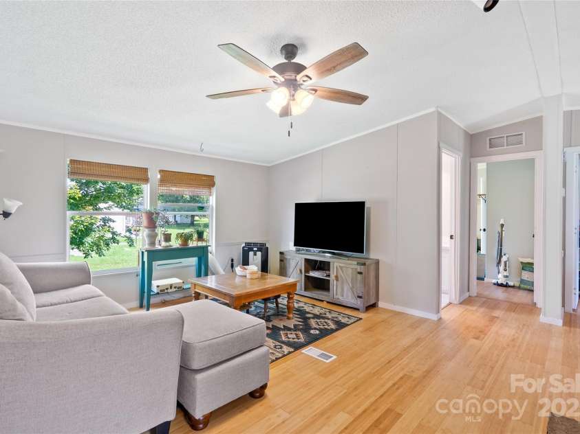 28 Edith Lane, Black Mountain, NC 28711.  MLS# CAR4279107, YatesRealty ID 33872. 