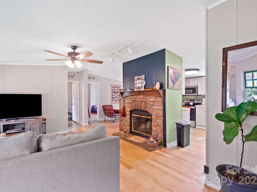 28 Edith Lane, Black Mountain, NC 28711.  MLS# CAR4279107, YatesRealty ID 33872. 