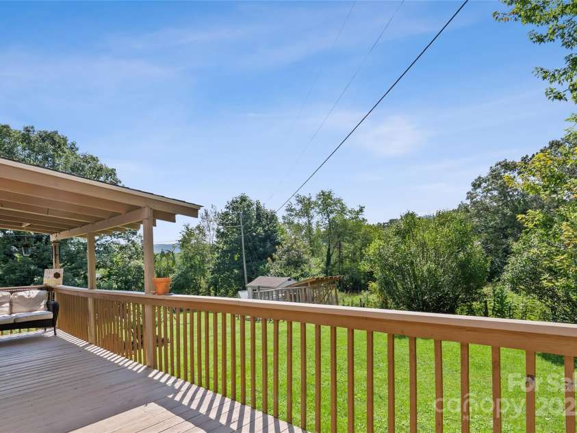 28 Edith Lane, Black Mountain, NC 28711.  MLS# CAR4279107, YatesRealty ID 33872. 