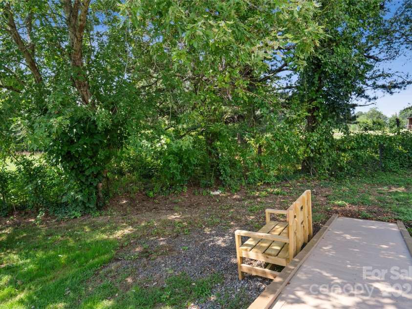 28 Edith Lane, Black Mountain, NC 28711.  MLS# CAR4279107, YatesRealty ID 33872. 