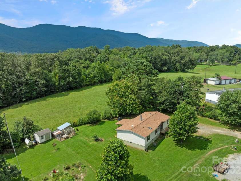 28 Edith Lane, Black Mountain, NC 28711.  MLS# CAR4279107, YatesRealty ID 33872. 