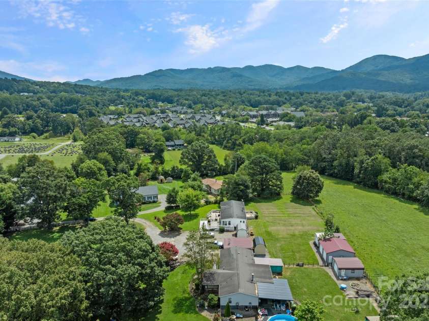 28 Edith Lane, Black Mountain, NC 28711.  MLS# CAR4279107, YatesRealty ID 33872. 