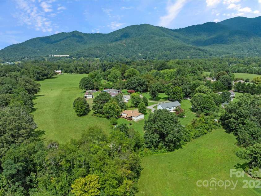 28 Edith Lane, Black Mountain, NC 28711.  MLS# CAR4279107, YatesRealty ID 33872. 