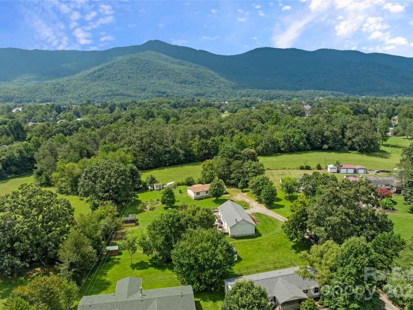 28 Edith Lane, Black Mountain, NC 28711.  MLS# CAR4279107, YatesRealty ID 33872. 