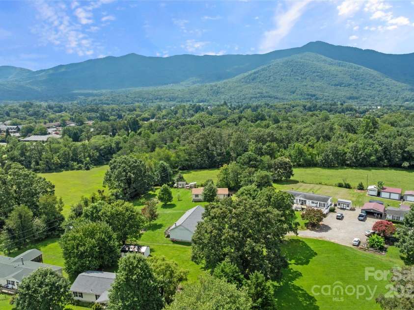 28 Edith Lane, Black Mountain, NC 28711.  MLS# CAR4279107, YatesRealty ID 33872. 