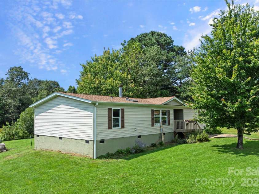 28 Edith Lane, Black Mountain, NC 28711.  MLS# CAR4279107, YatesRealty ID 33872. 