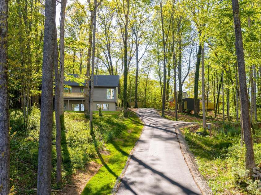 137 English Drive, Candler, NC 28715.  MLS# CAR4392674, YatesRealty ID 33873. 
