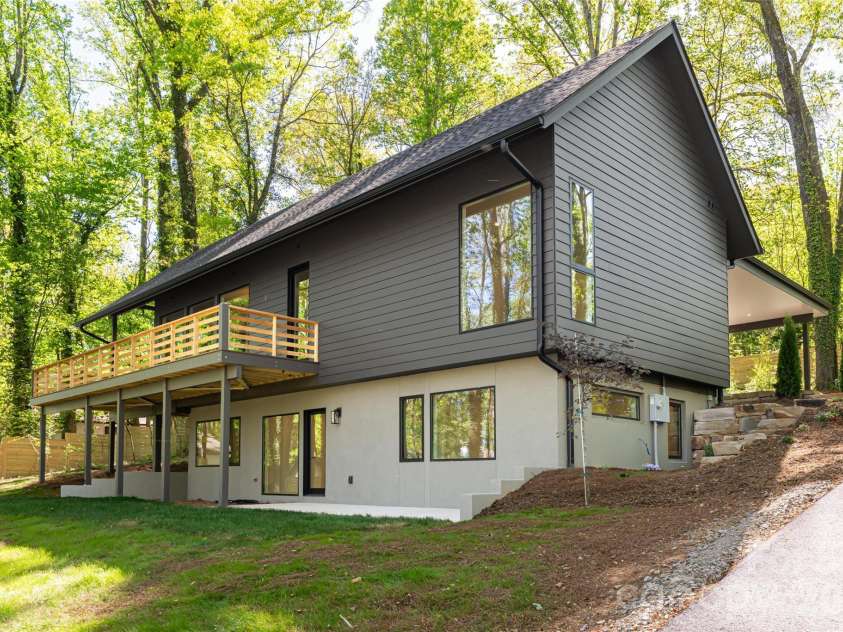 137 English Drive, Candler, NC 28715.  MLS# CAR4392674, YatesRealty ID 33873. 
