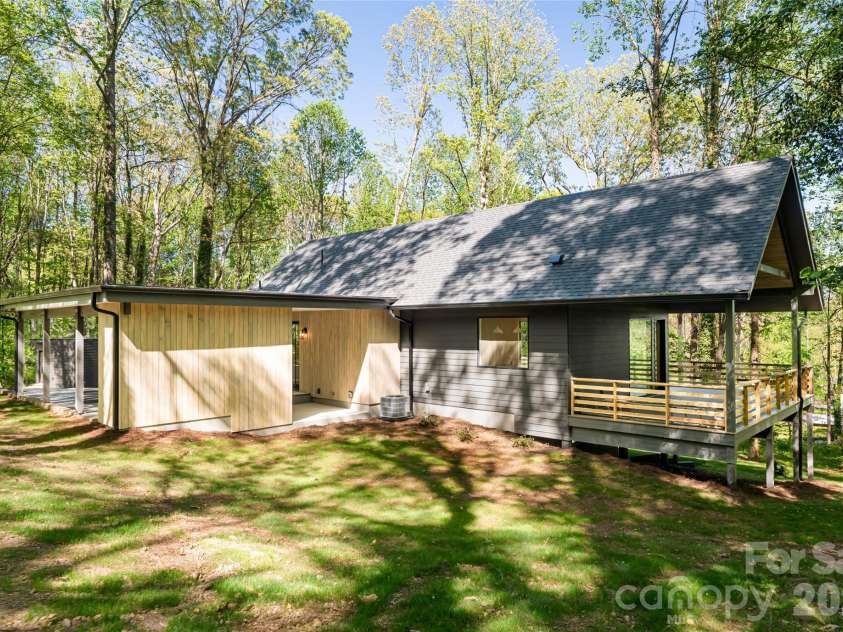 137 English Drive, Candler, NC 28715.  MLS# CAR4392674, YatesRealty ID 33873. 