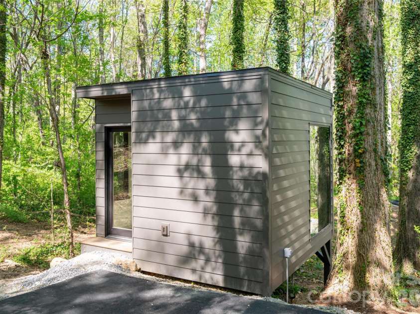 137 English Drive, Candler, NC 28715.  MLS# CAR4392674, YatesRealty ID 33873. 