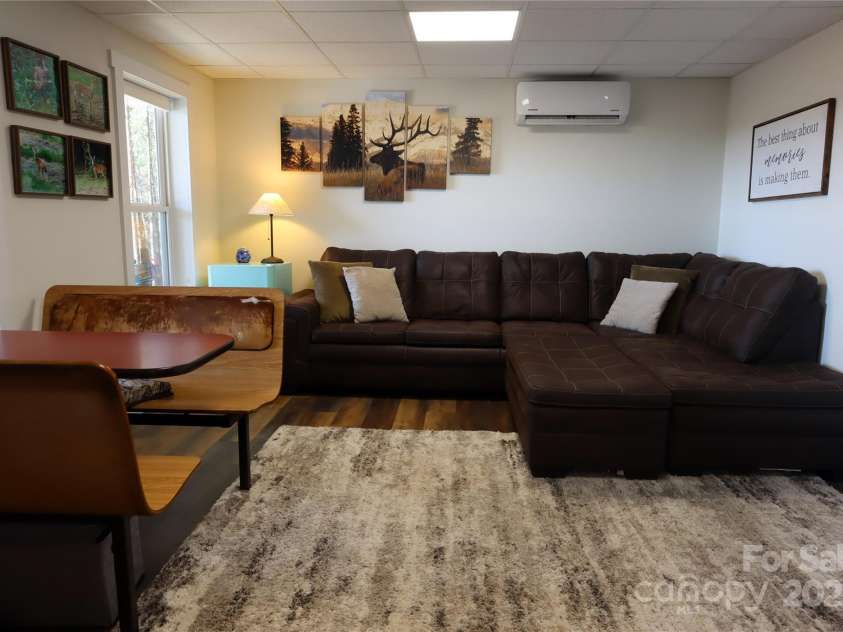 1594 High Valley Way, Lenoir, NC 28645.  MLS# CAR4279297, YatesRealty ID 33874. Family Room