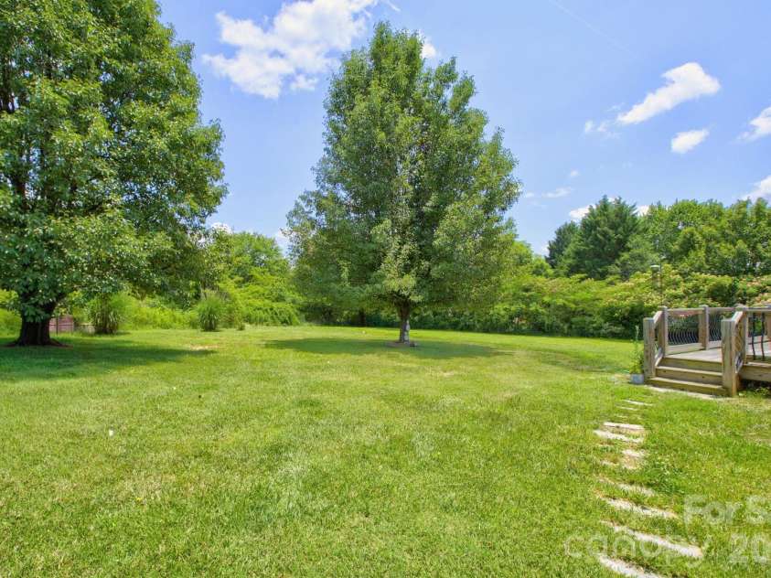 122 Cheraw Lane, Flat Rock, NC 28731.  MLS# CAR4395581, YatesRealty ID 33875. Back Yard