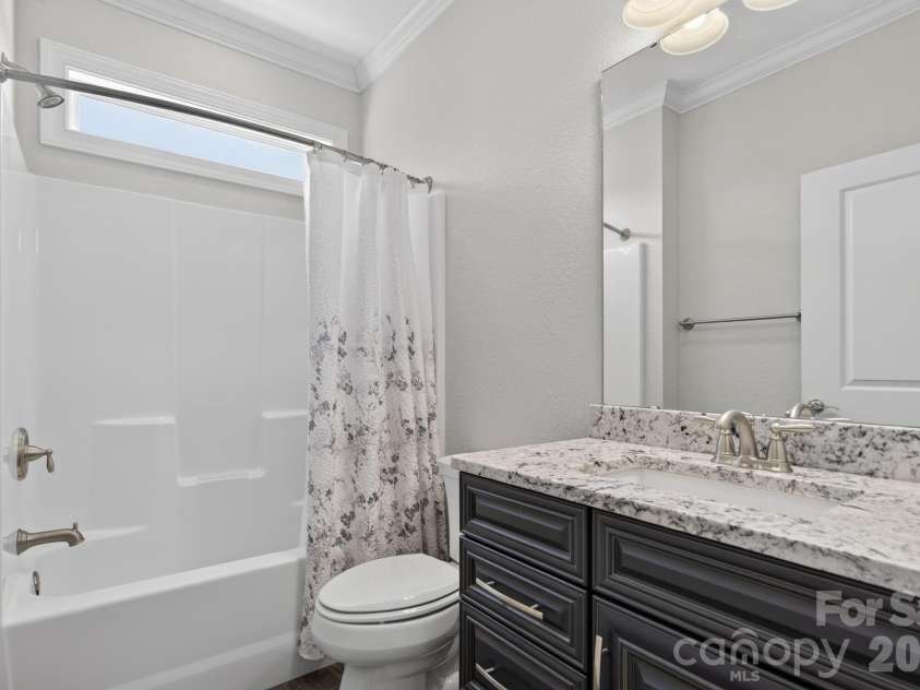 122 Cheraw Lane, Flat Rock, NC 28731.  MLS# CAR4395581, YatesRealty ID 33875. Bathroom