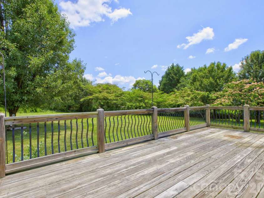 122 Cheraw Lane, Flat Rock, NC 28731.  MLS# CAR4395581, YatesRealty ID 33875. Deck