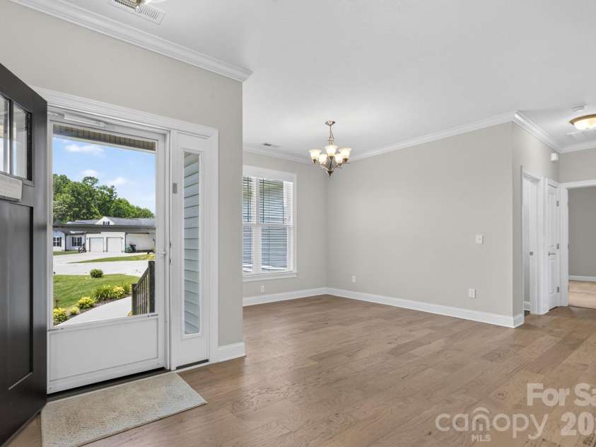122 Cheraw Lane, Flat Rock, NC 28731.  MLS# CAR4395581, YatesRealty ID 33875. Entry