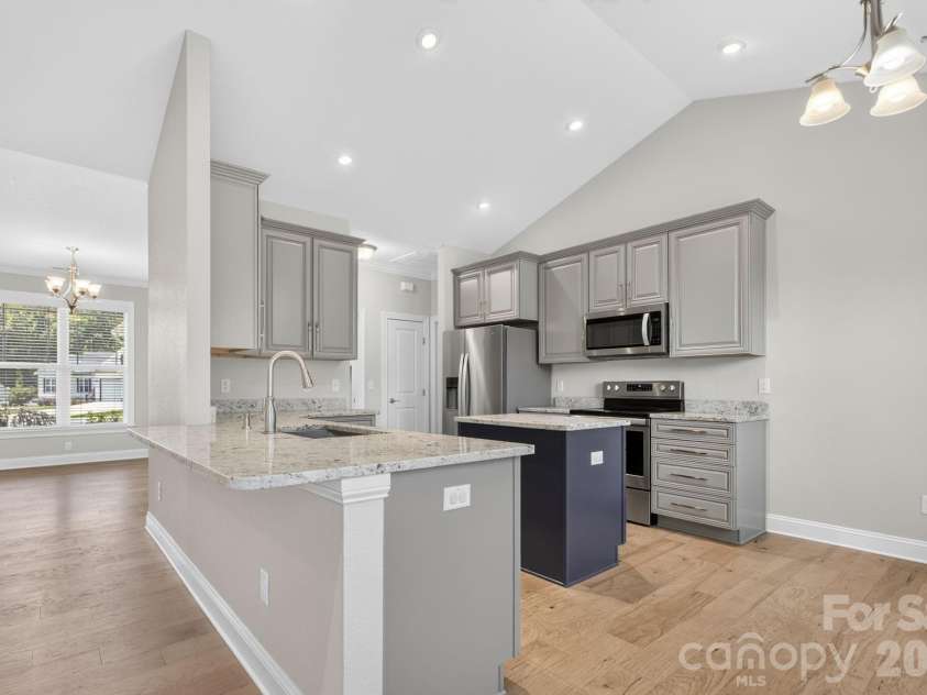 122 Cheraw Lane, Flat Rock, NC 28731.  MLS# CAR4395581, YatesRealty ID 33875. Kitchen